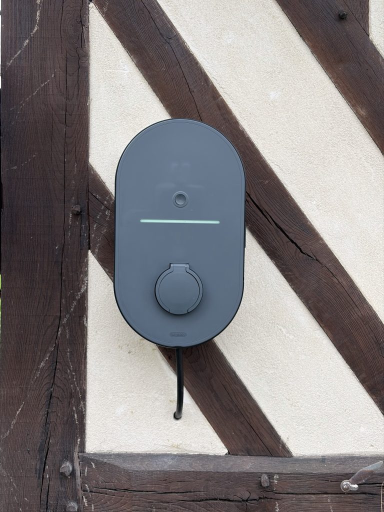 Installation de borne de recharge à Pont-l'Évêque